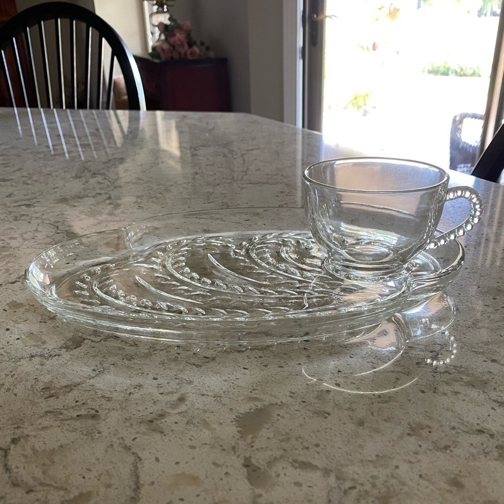 FEDERAL GLASS~HOSPITALITY SNACK SET~ VINTAGE 1960’s~4 CRYSTAL CUPS & PLATES~G13